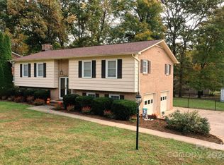 1250 19th Ave NE, Hickory, NC 28601