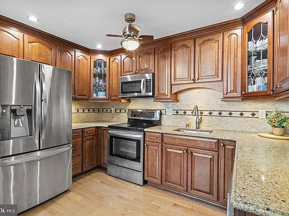 4th image of 275 Green St APT 5H1