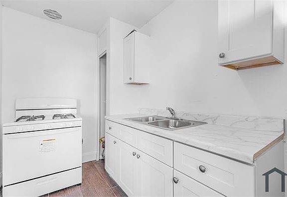 4th image of 11901 S San Pedro St #A