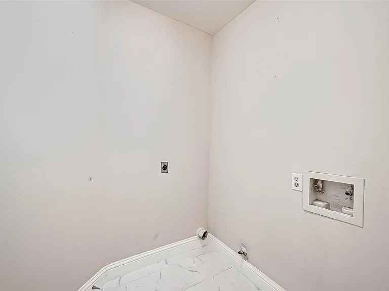 6802 Glenray Dr — Photo 19