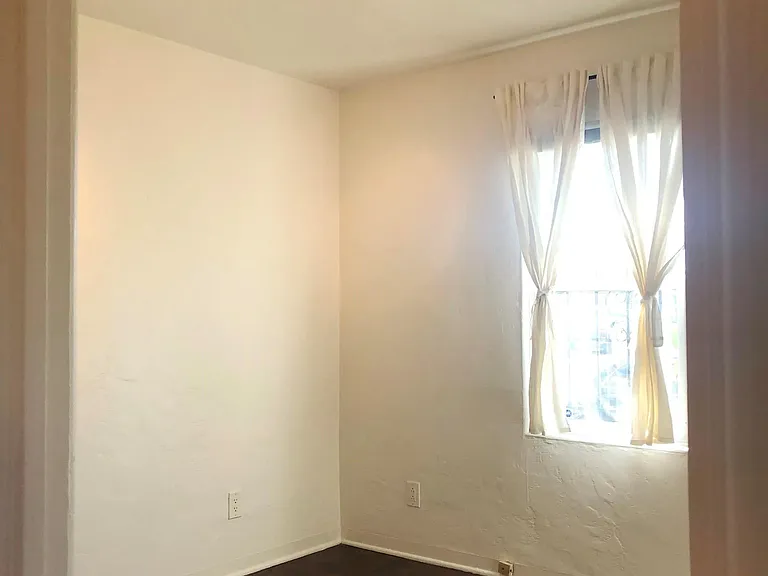 4072 Meade Ave — Photo 7