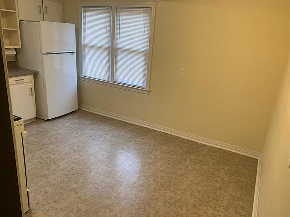 4th image of 127 Chamberlin Dr #2