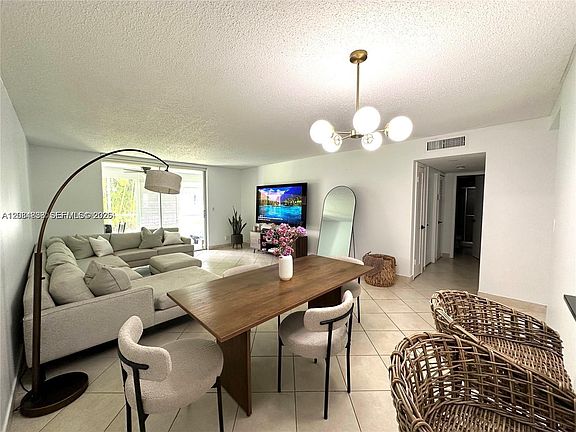 3rd image of 620 NE 12th Ave APT 102