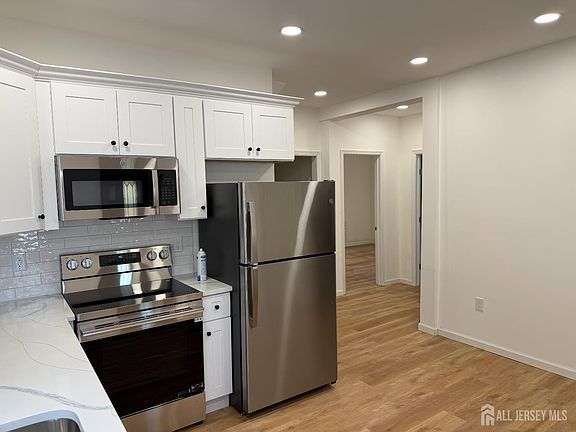 4th image of 25 Stelton Rd