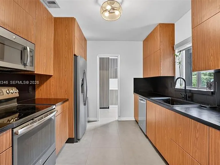 425 NE 114th St #0 — Photo 10