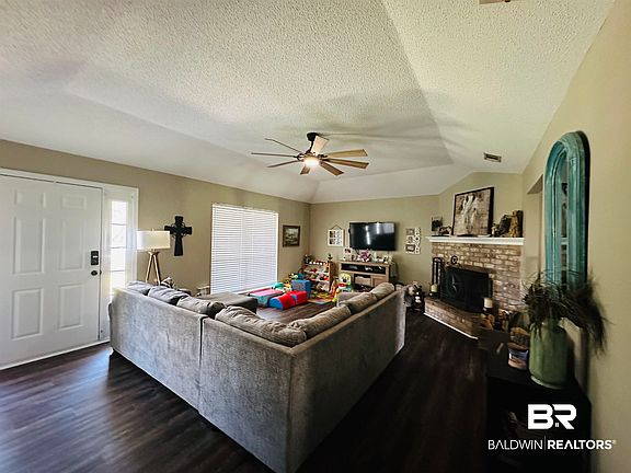4th image of 21845 Mahan Dr