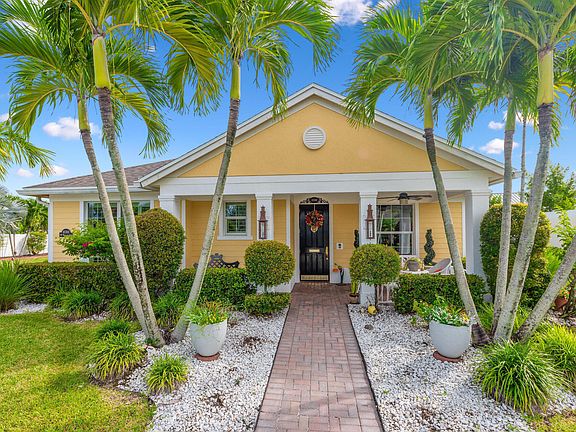 3rd image of 10388 SW Westlawn Boulevard