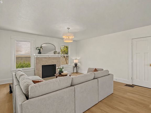2nd image of 9131 N Lombard St