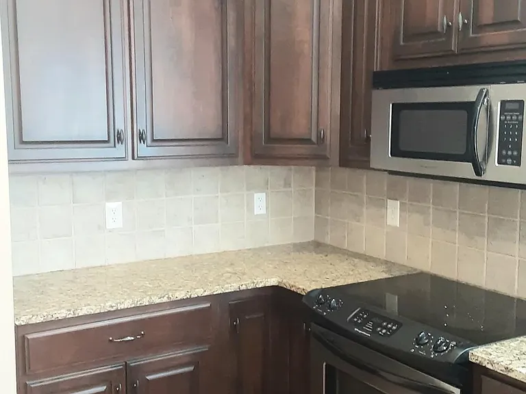 1070 Camden Park Dr — Photo 5