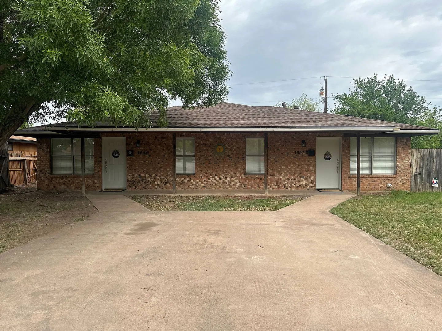 Fully Furnished; All Bills Paid! 2 Bed, 1 Bath Duplex — Photo 1