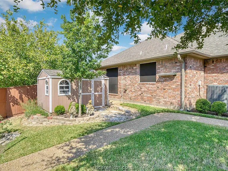 602 Clovis Ct — Photo 25