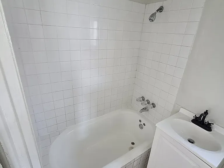 1497 W 27th St #1/2 — Photo 6