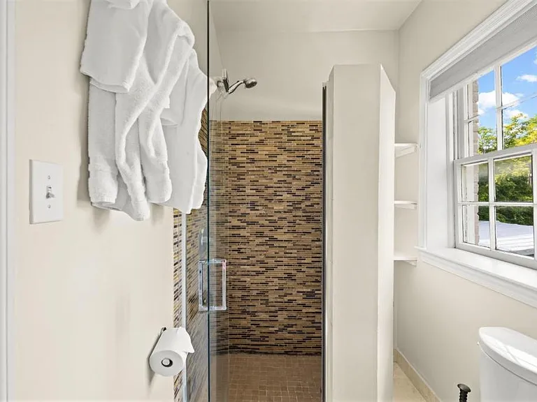 310 Millers Ct NE — Photo 15