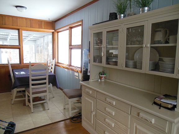 3rd image of 121 Barker Ln