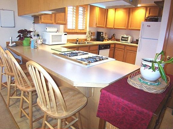 Large Kitchen with breakfast bar