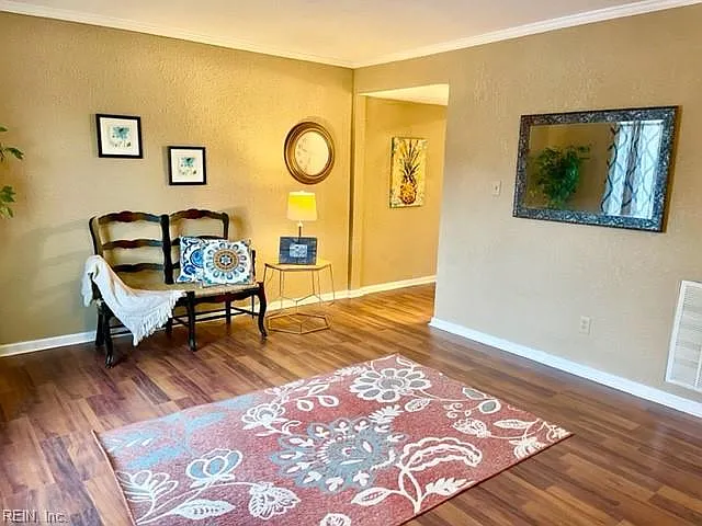 915 Madison Ave — Photo 2
