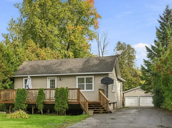 5 Della St, Georgina, ON L0E 1R0