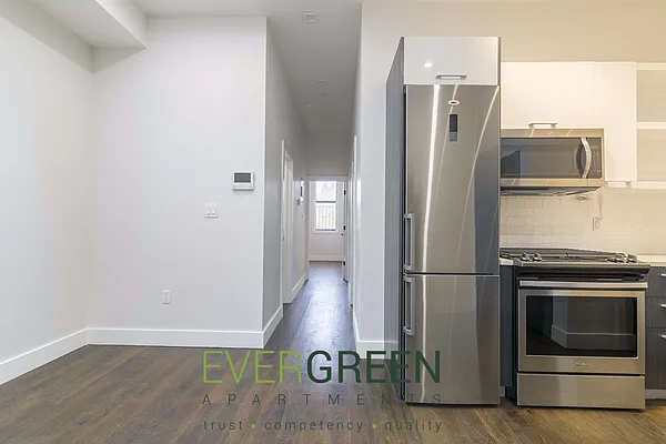 Rented by Evergreen Apartments BK | media 3