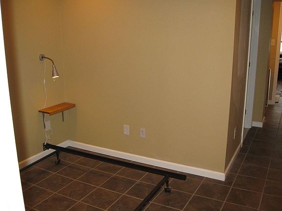 3rd image of 2413 Fairmount Ave Floor 1