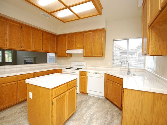 2nd image of 179 Berry Creek Dr