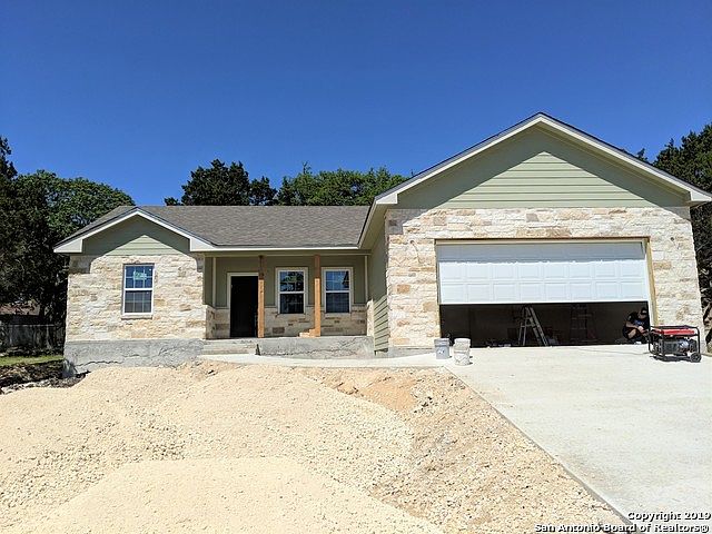 1st image of 107 W Outer Dr