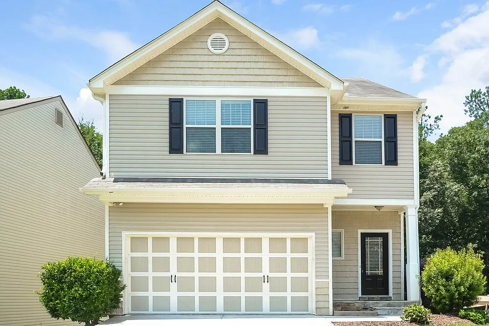 3 bed, 2.5 bath, 1856 sqft, $2,090 — Photo 1