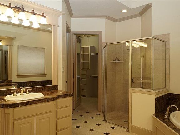 2nd image of 1423 Kensington Ct
