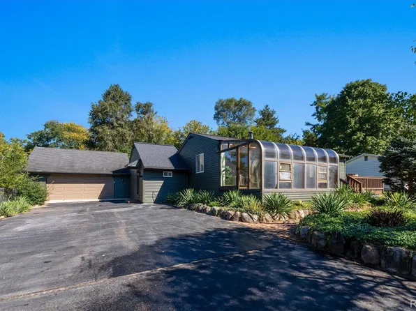9376 Brucedale Dr, Clarkston, MI 48346