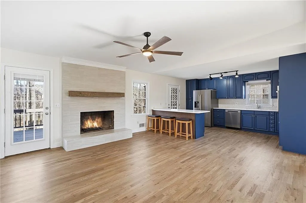 4 bed, 3.0 bath, 2268 sqft, $2,900 — Photo 4