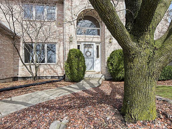 3rd image of 17234 Cambridge Pl