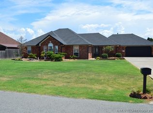 1045 W McIntosh Ave, Checotah, OK 74426