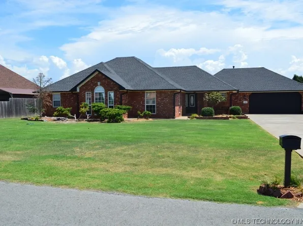 1045 W McIntosh Ave, Checotah, OK 74426