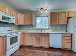 Recently Updated 2-bedroom Cottage, Oak Harbor, WA 98277
