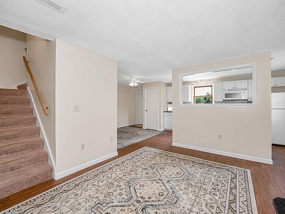 5th image of 614 Elmwood Drive