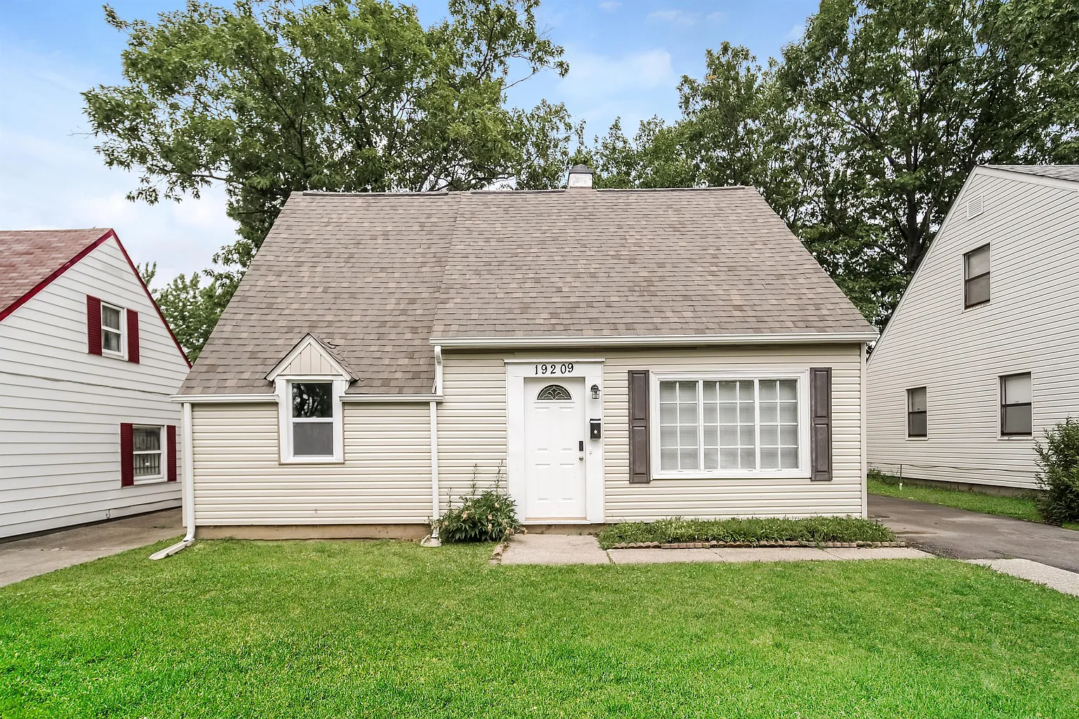 19209 Cherrywood Ln photo 1