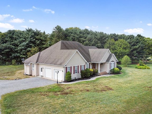 3rd image of 126 Hilltop Dr