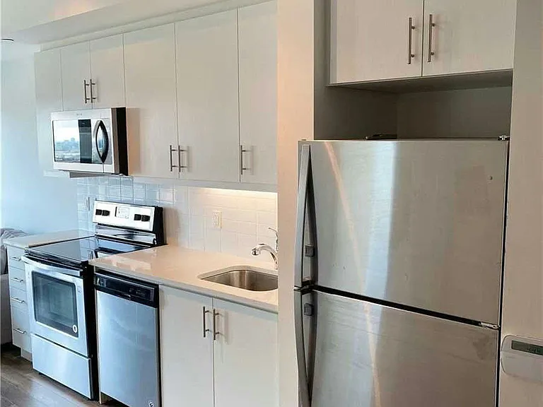 17 Zorra St #810 — Photo 8