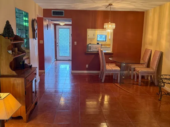 9440 SW 8th Street #110, Boca Raton, FL 33428