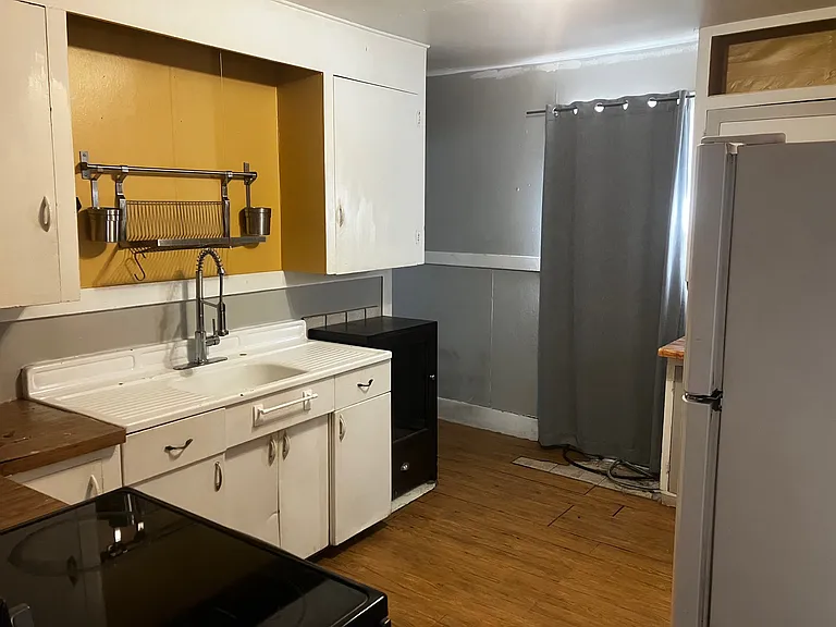 946 NW Delaware Ave — Photo 3