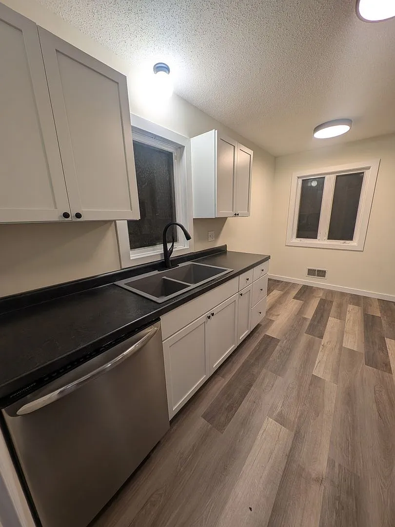 Spacious 5BR House in Bloomington — Photo 3