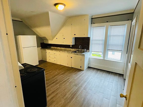 5th image of 123 Maple St #4