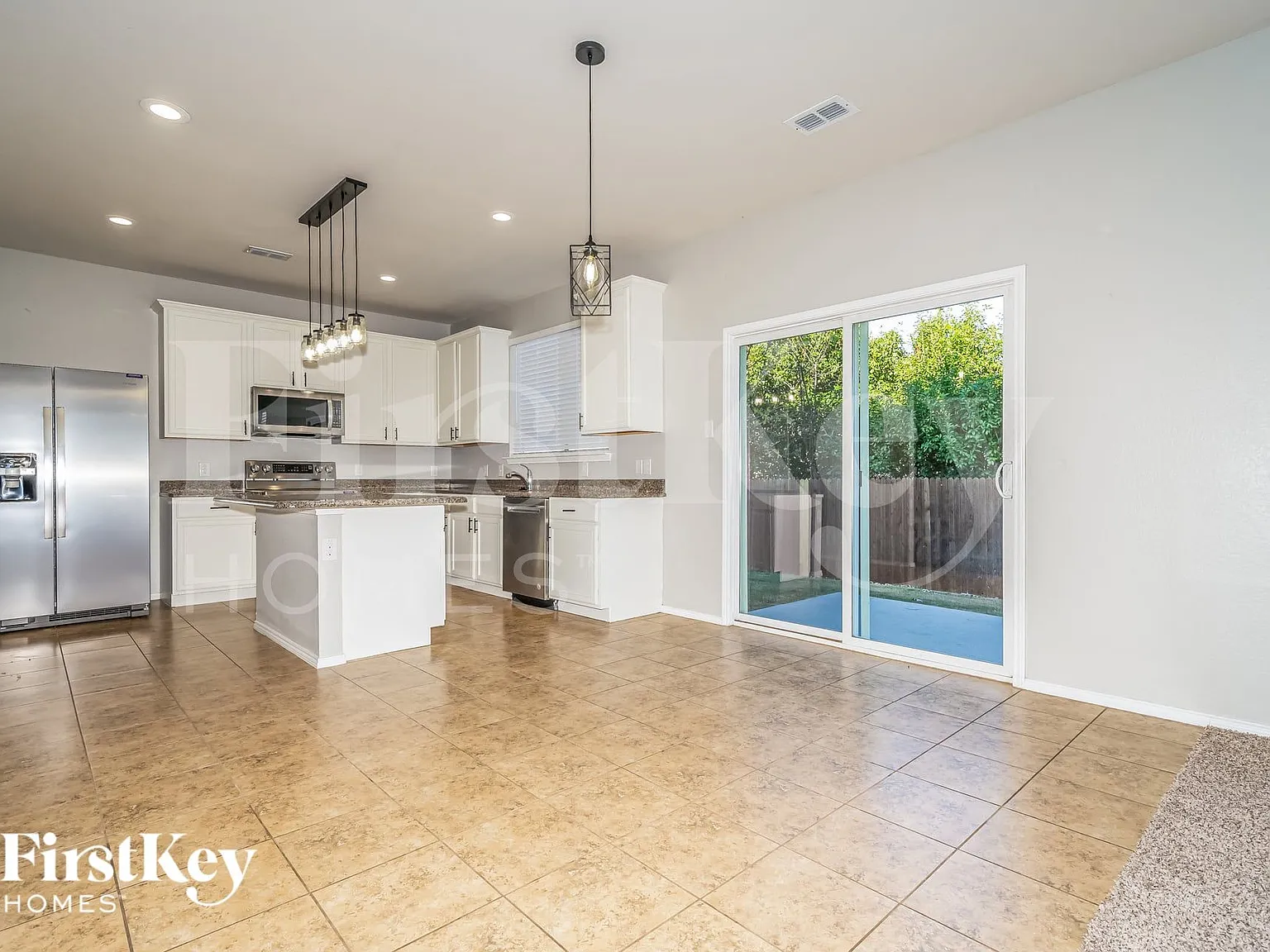 3 bed, 2.5 bath, 2354 sqft, $2,605 — Photo 4
