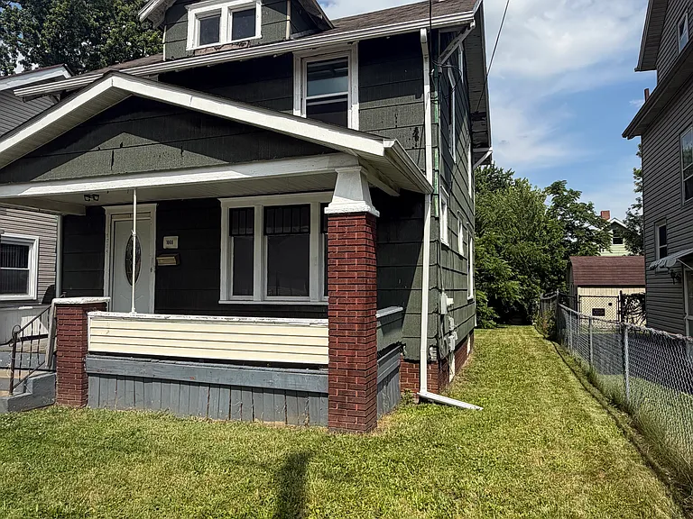 1008 Bedford Ave SW — Photo 2