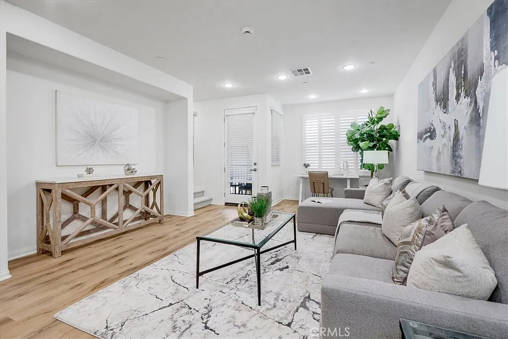 4 bed, 3.5 bath, 1908 sqft, $5,000 — Photo 1