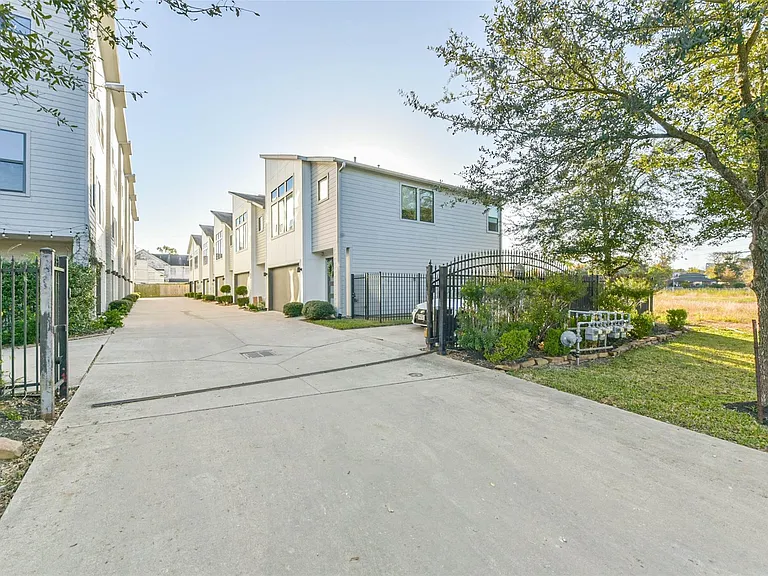 3206 N Macgregor Way #A — Photo 29