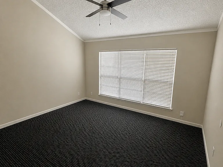 418 Newberry St — Photo 5