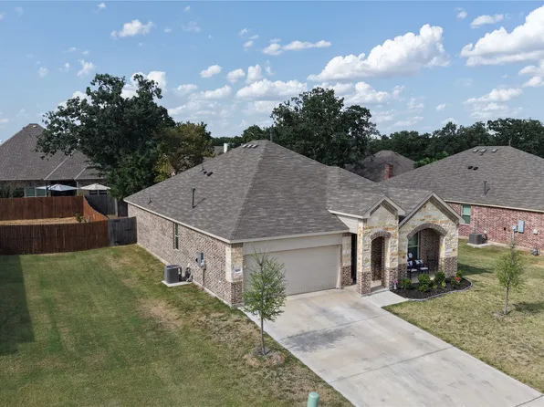 1221 Pistachio Dr, Azle, TX 76020