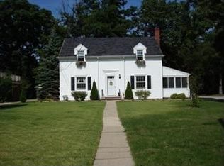 437 Milburn Ave, Crete, IL 60417