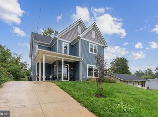 7207 Roanne Dr, Oxon Hill, MD 20745