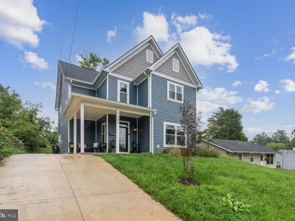 7207 Roanne Dr, Oxon Hill, MD 20745